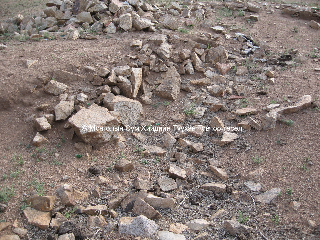 Өмнөд талаас авсан/Арын нуурын хийдийн туурь/